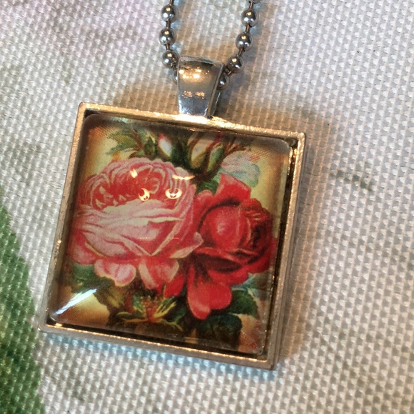 Red Roses Glass Cabashon Necklace 24” NWT - Picture 3 of 5